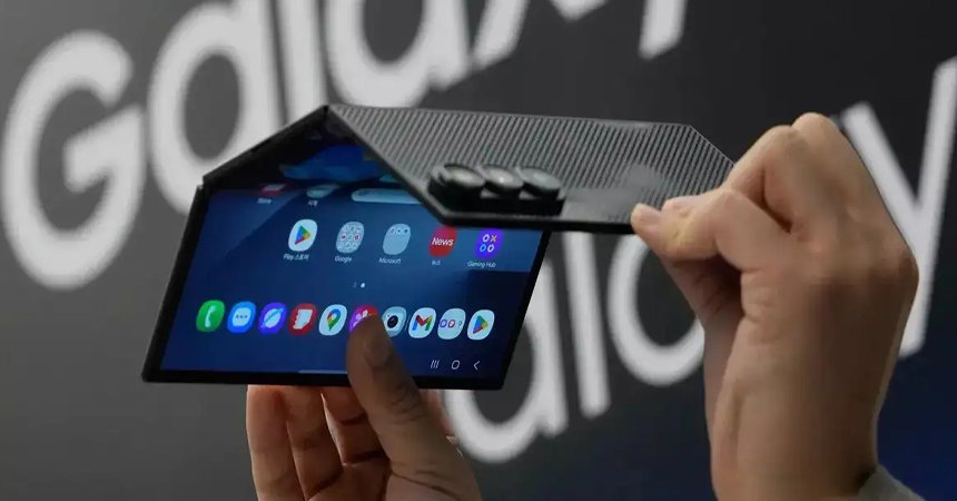 Samsung trifold phone